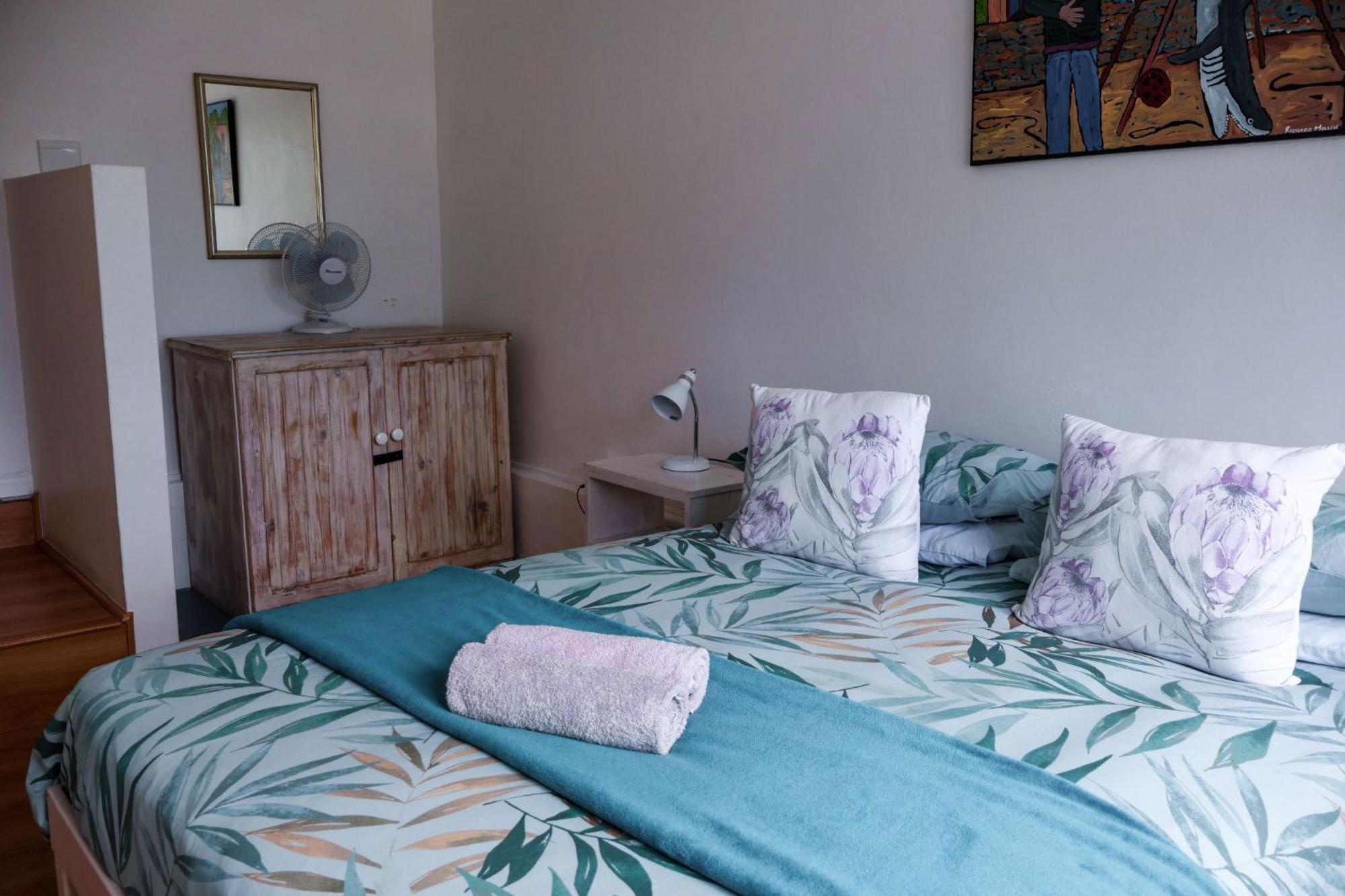 Hermanus Backpackers & Budget Accommodation Extérieur photo
