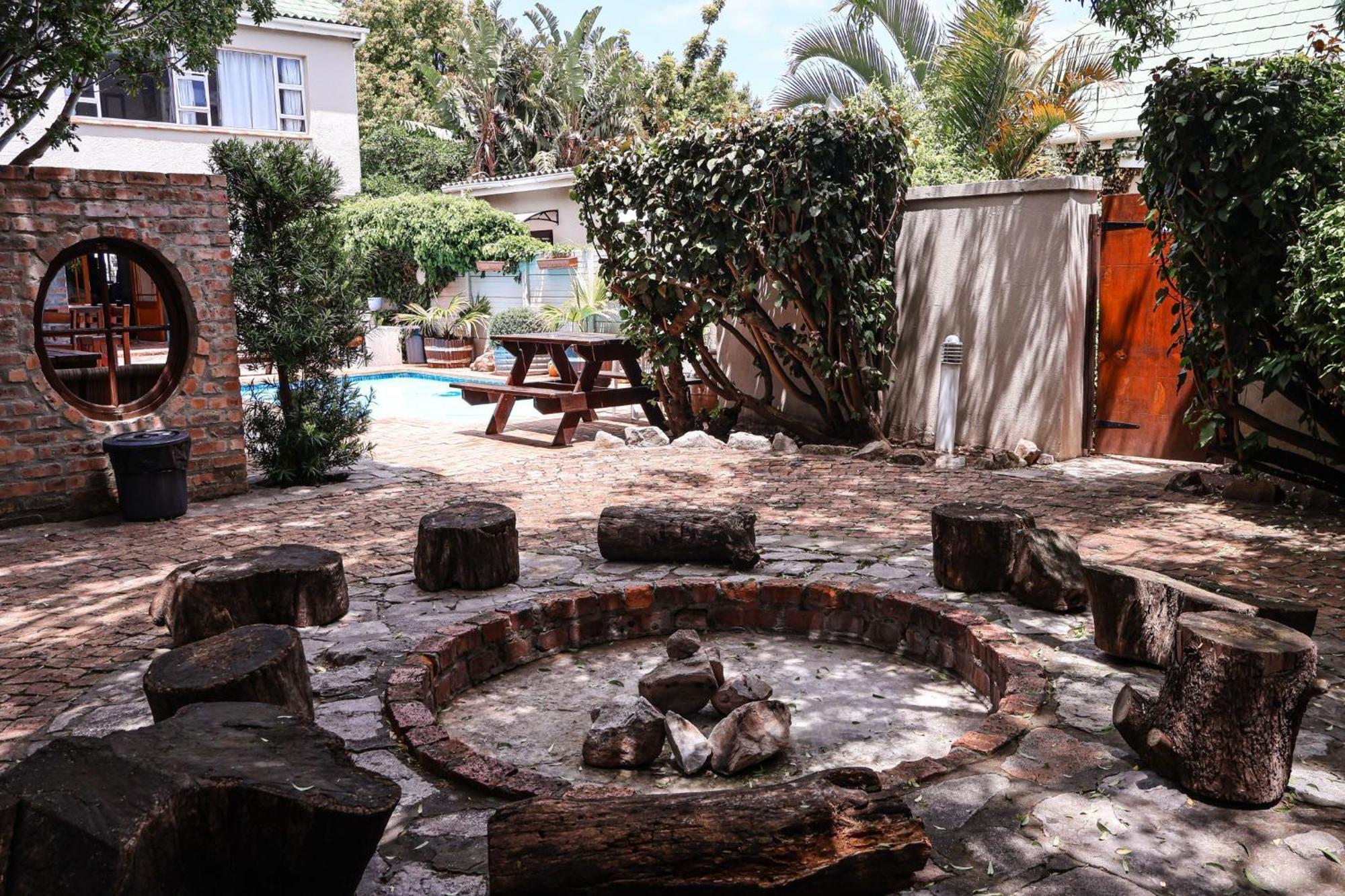Hermanus Backpackers & Budget Accommodation Extérieur photo