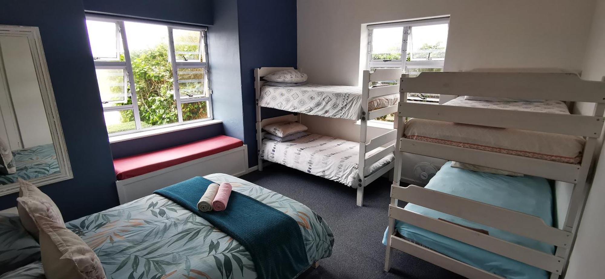 Hermanus Backpackers & Budget Accommodation Extérieur photo