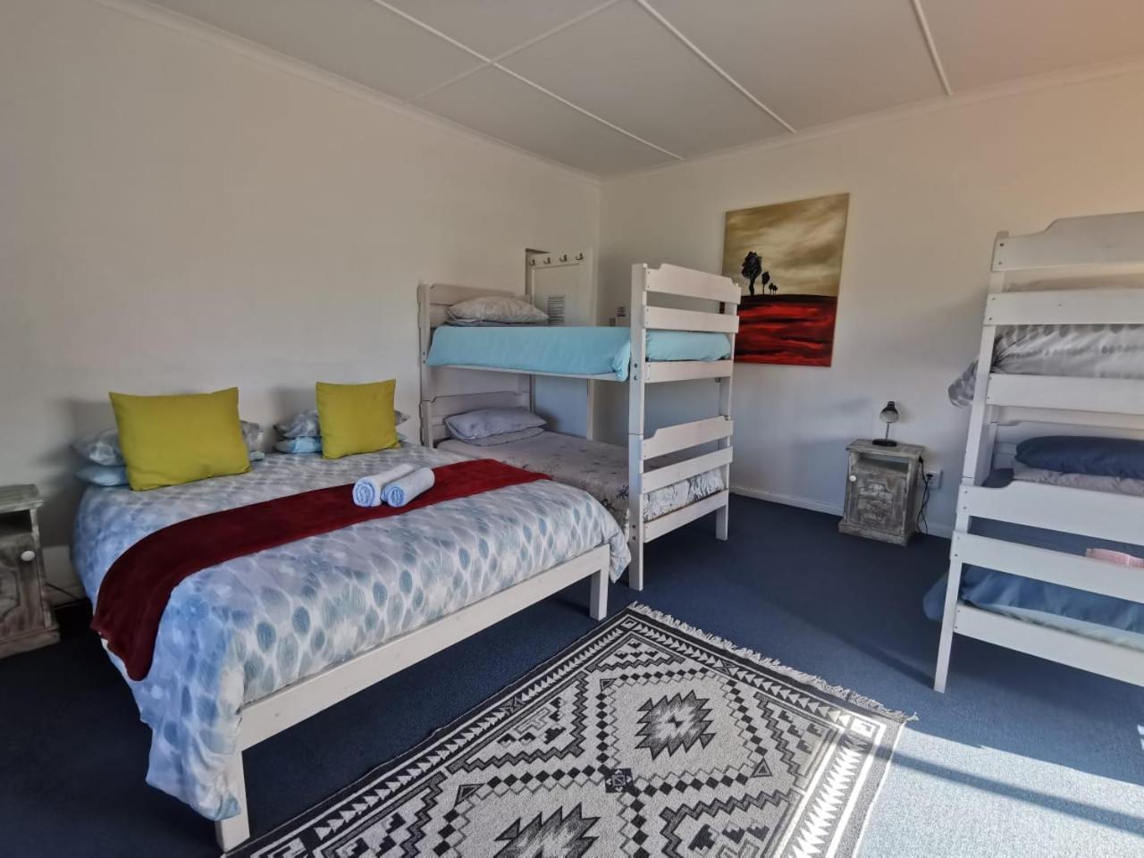 Hermanus Backpackers & Budget Accommodation Extérieur photo