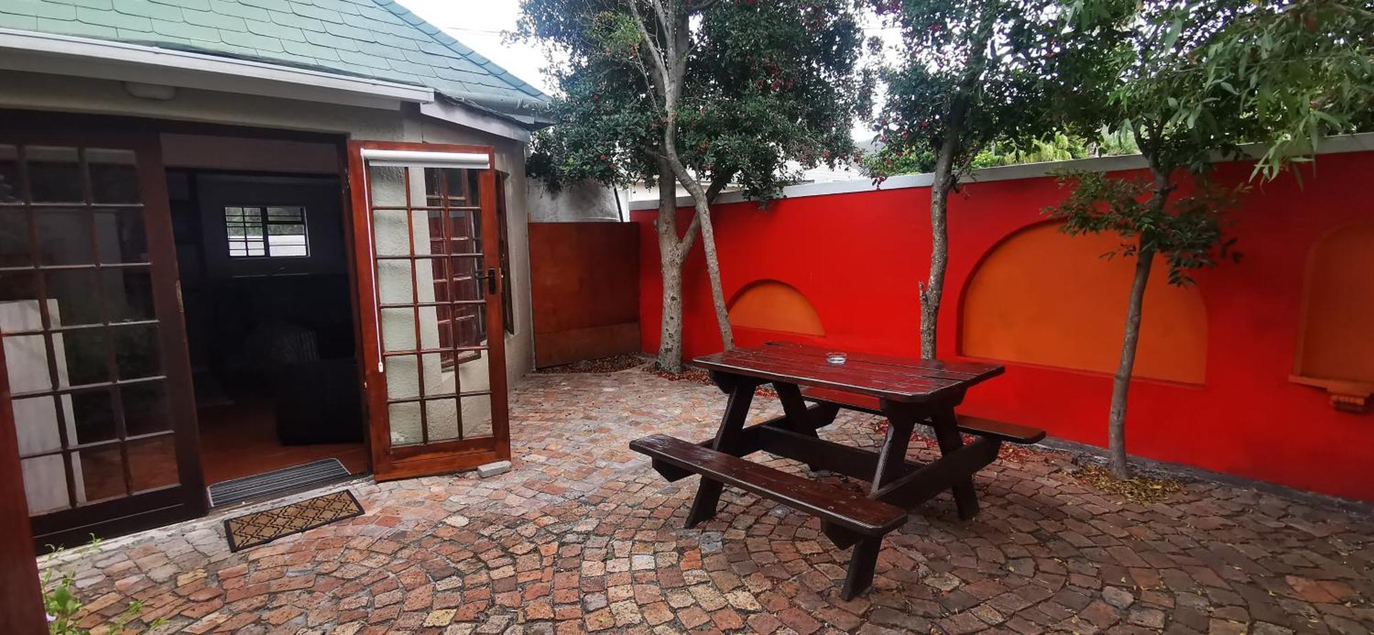 Hermanus Backpackers & Budget Accommodation Extérieur photo
